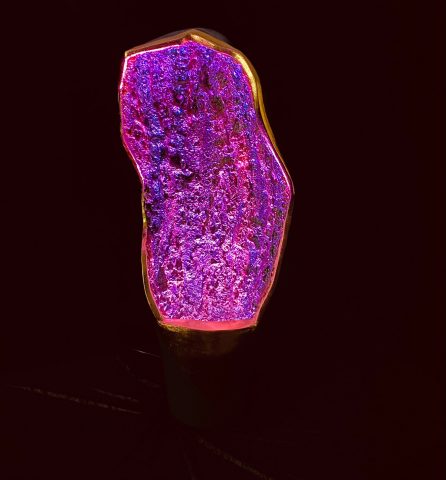 Grottenlicht Kunst grün-gold purple in nacht