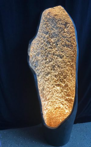 Grottenlicht schwarz gold beleuchtet