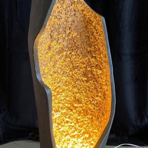 Grottenlicht schwarz gold beleuchtet