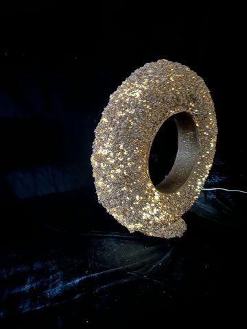 Lichtring beleuchtet i schwarze hintergrund