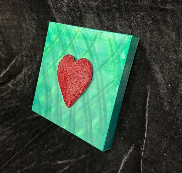 rote Herz auf turkus-grun Aluminium Träger